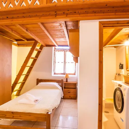 Constantino Traditional Retreat - 19th Century * Foinikion