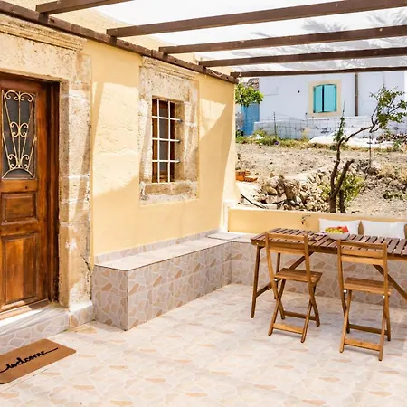 Constantino Traditional Retreat - 19th Century Foinikion