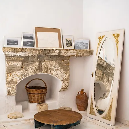 Constantino Traditional Retreat - 19th Century Holiday home Foinikion