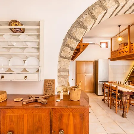 Constantino Traditional Retreat - 19th Century *