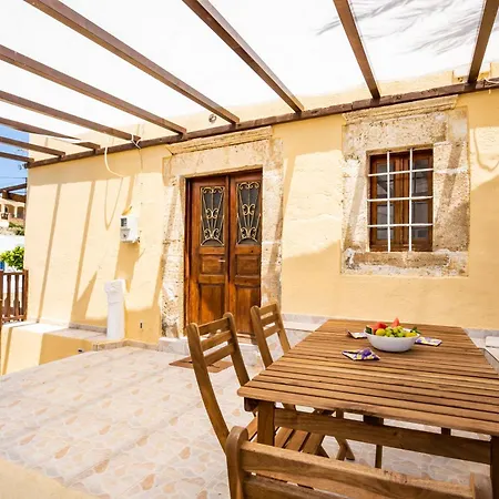 Constantino Traditional Retreat - 19th Century Foiníkion