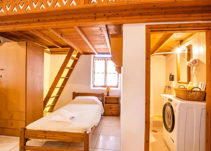 Constantino Traditional Retreat - 19th Century * Foiníkion