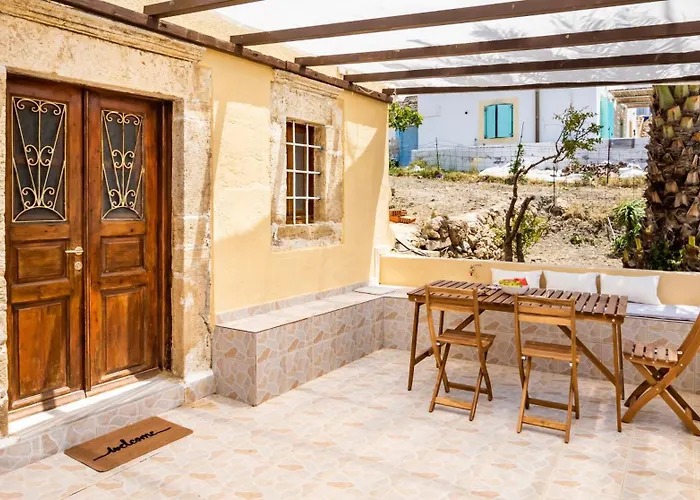 Constantino Traditional Retreat - 19th Century Foiníkion