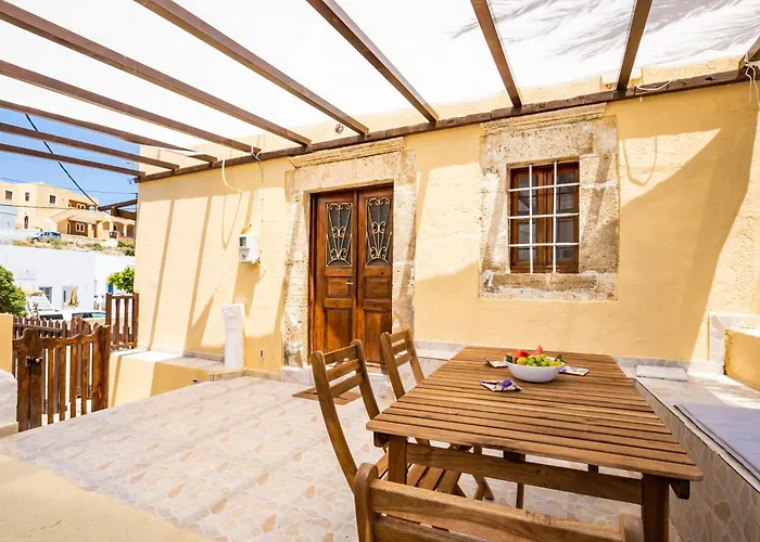 Constantino Traditional Retreat - 19th Century Foiníkion